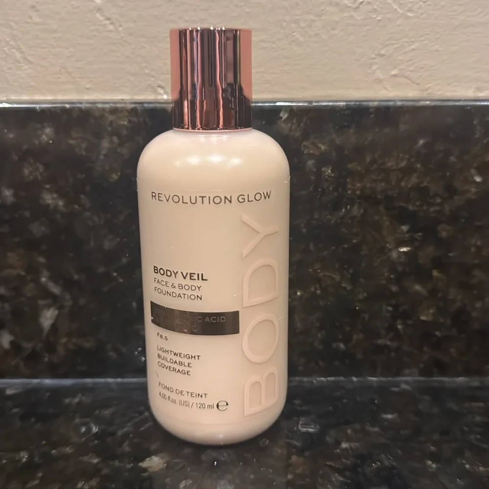 NEW Makeup Revolution Glow Body Veil Face & Body Foundation With Hyaluronic Acid
